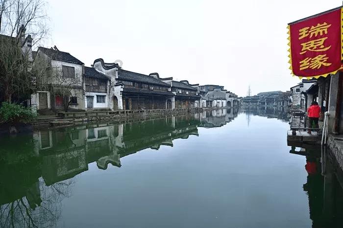 楼市调控一城一策,首付比例、房贷利率仍有调降空间